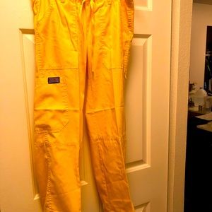 Cherokee Scrubs Women's Yellow Cargo Pants Cherokee Luxe Jr. Fit Size XXS